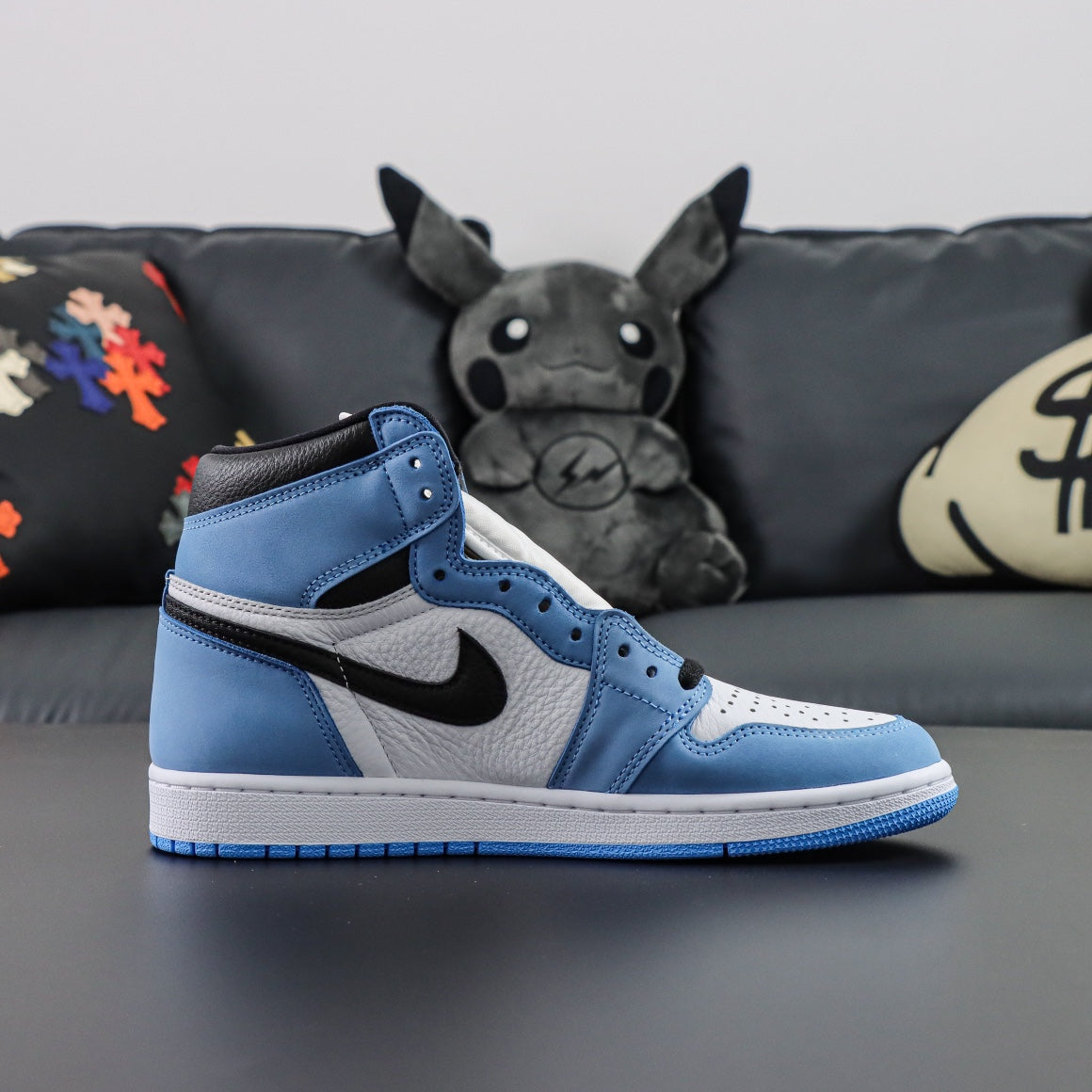 Air Jordan 1 Retro High "University Blue"