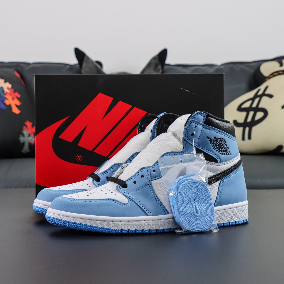 Air Jordan 1 Retro High "University Blue"