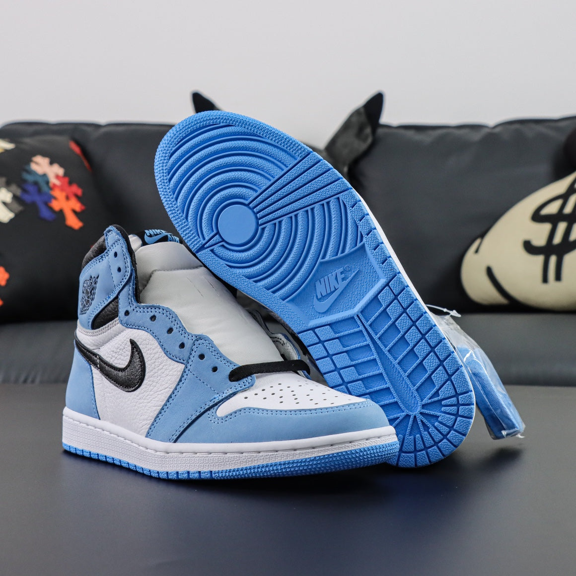 Air Jordan 1 Retro High "University Blue"