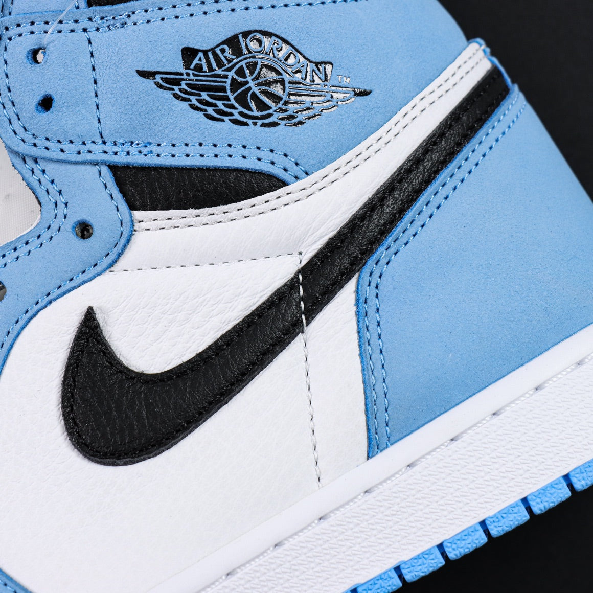 Air Jordan 1 Retro High "University Blue"