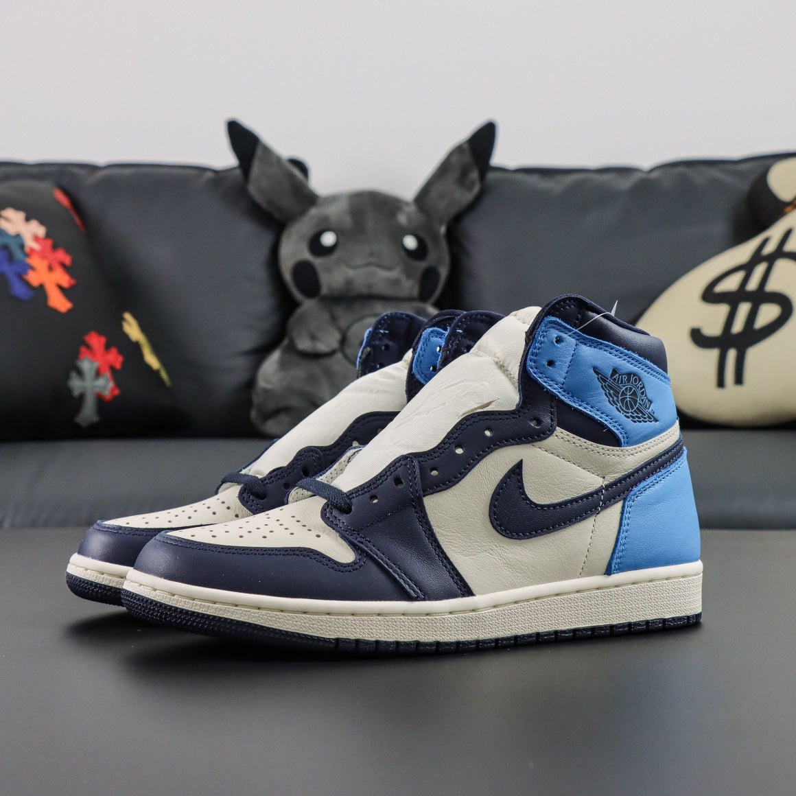 Air Jordan 1 Retro High OG  Obsidian