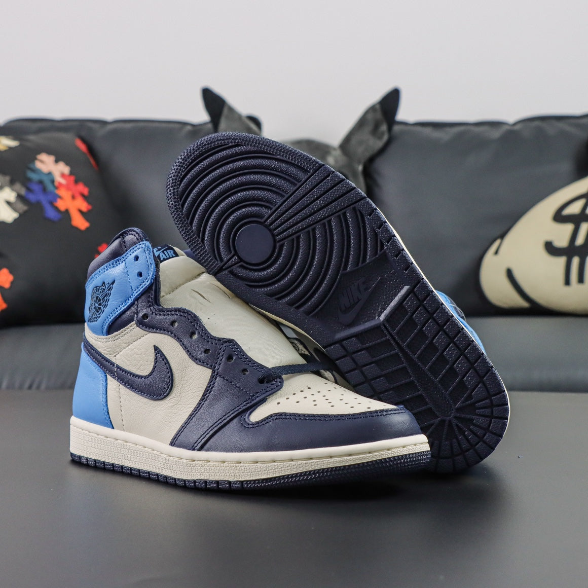 Air Jordan 1 Retro High OG  Obsidian
