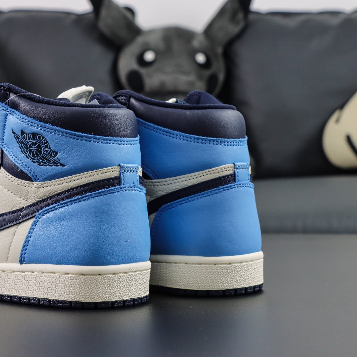 Air Jordan 1 Retro High OG  Obsidian