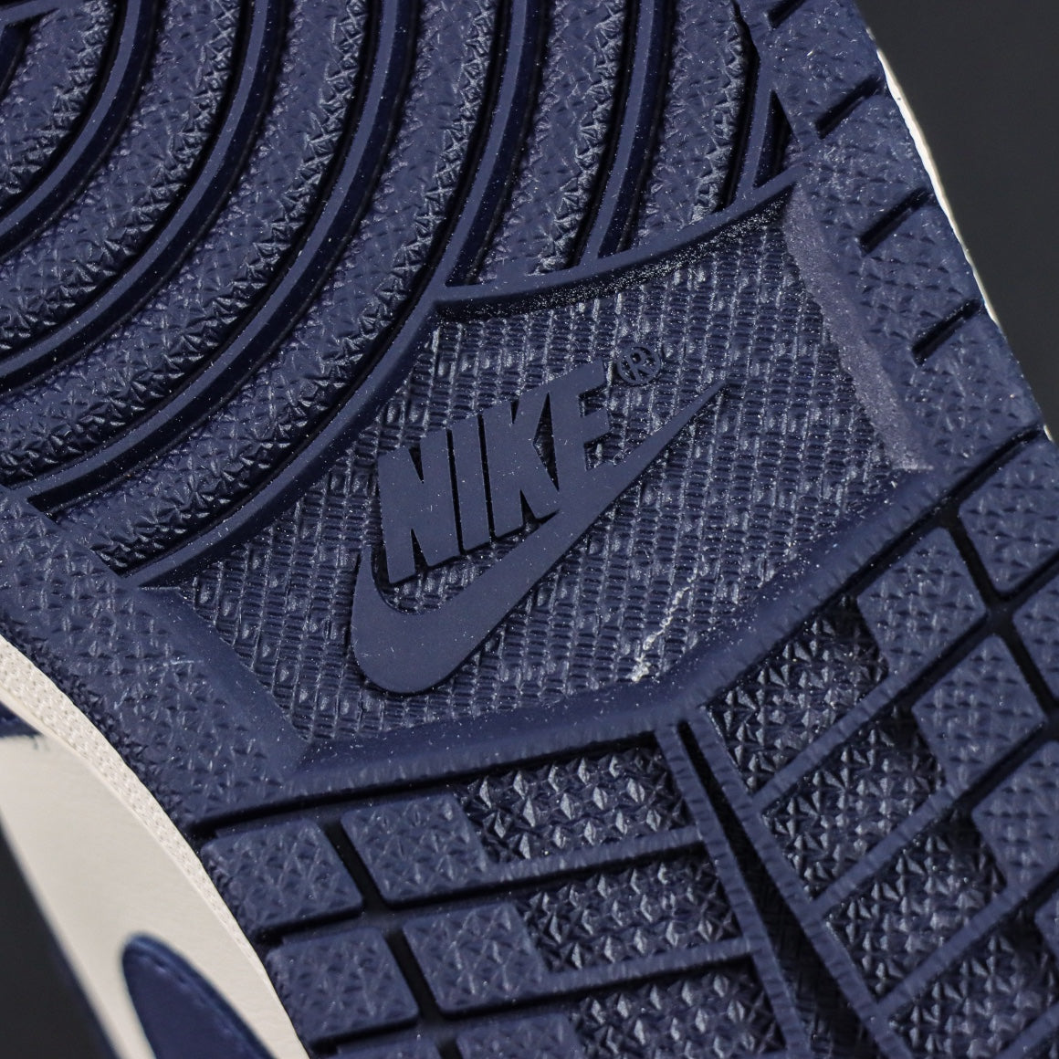 Air Jordan 1 Retro High OG  Obsidian