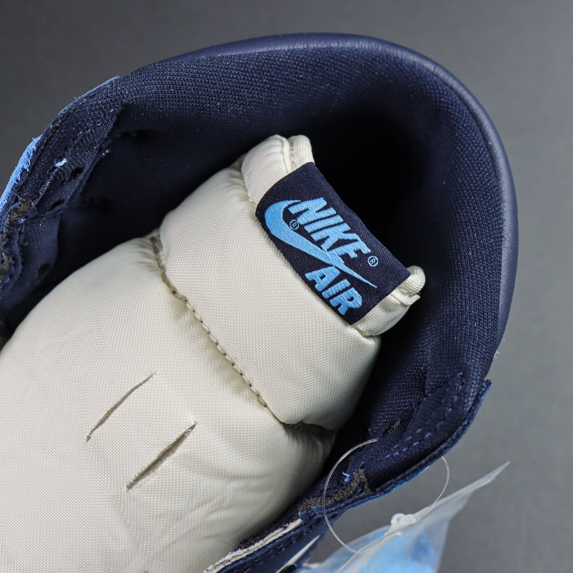 Air Jordan 1 Retro High OG  Obsidian