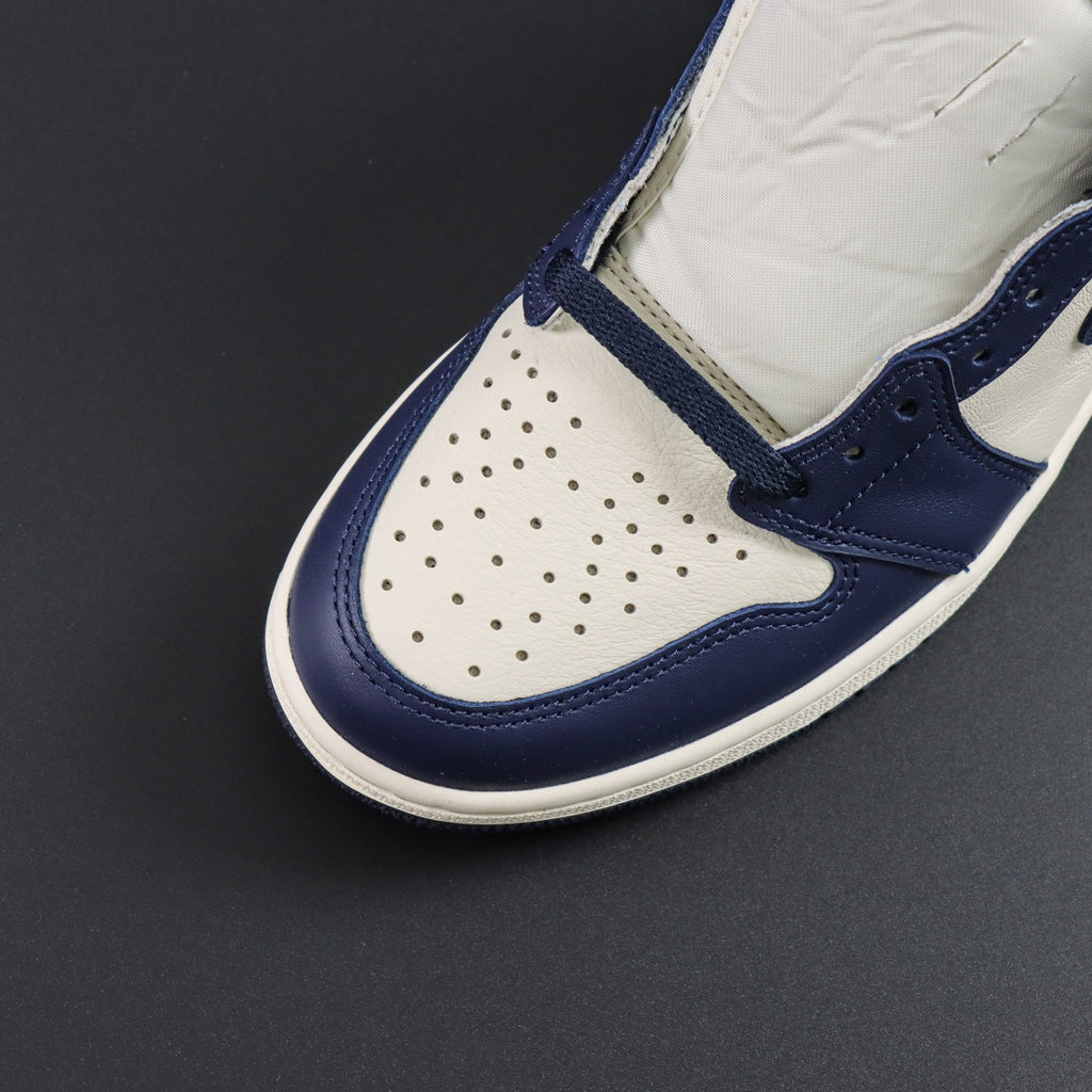 Air Jordan 1 Retro High OG  Obsidian