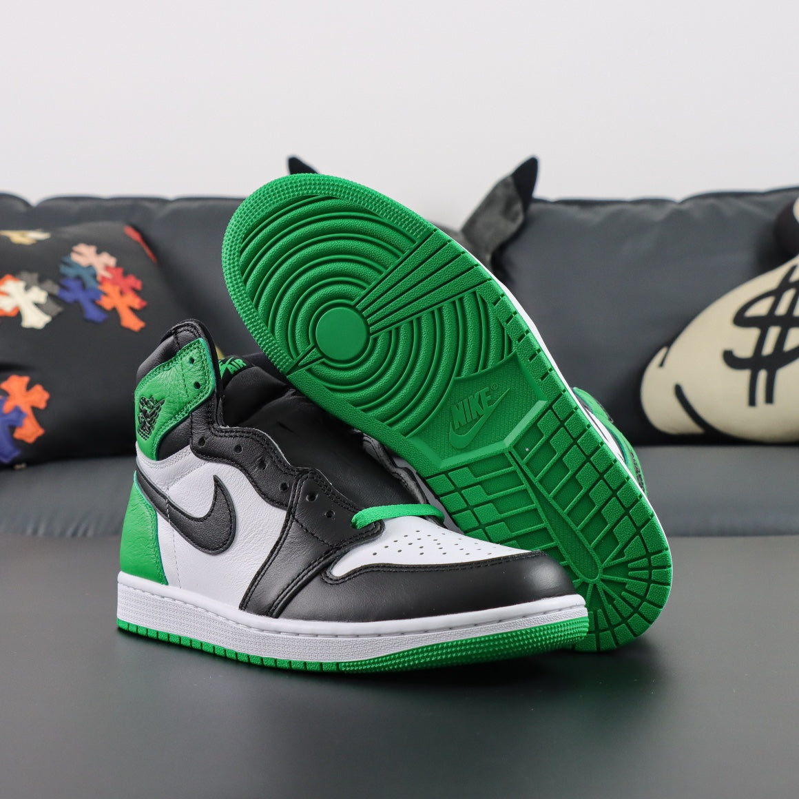 Air Jordan 1 Retro High OG "Black and Lucky"