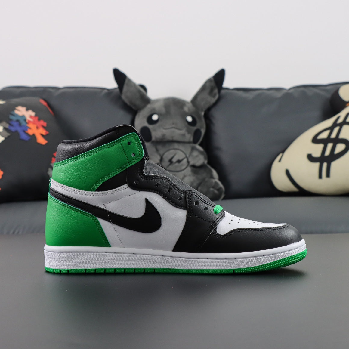 Air Jordan 1 Retro High OG "Black and Lucky"