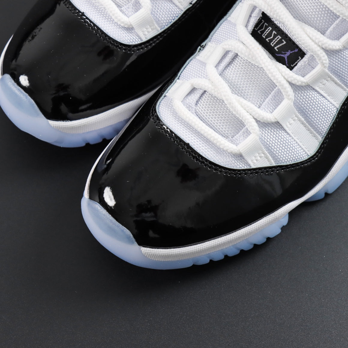 Air Jordan 11 Concord