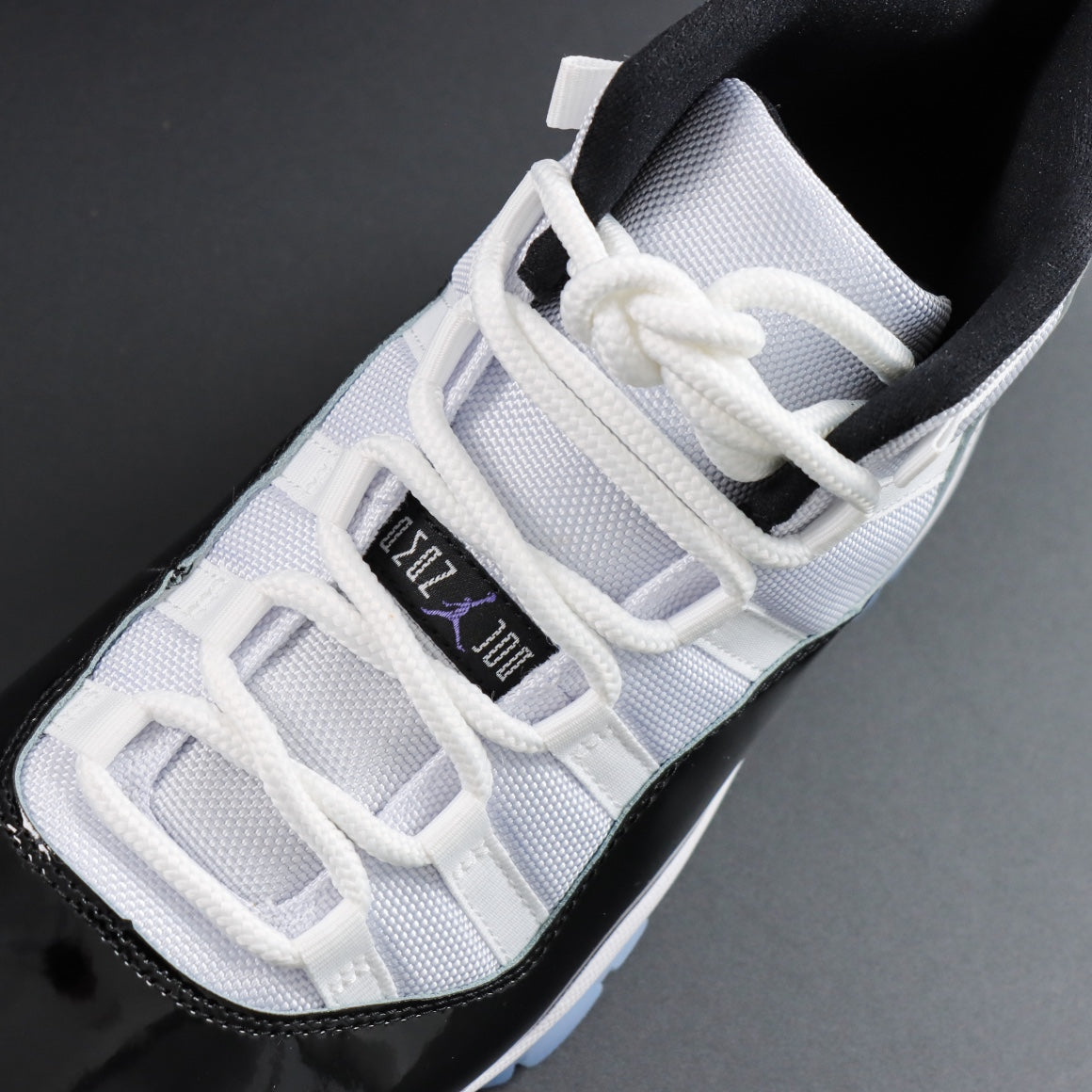 Air Jordan 11 Concord