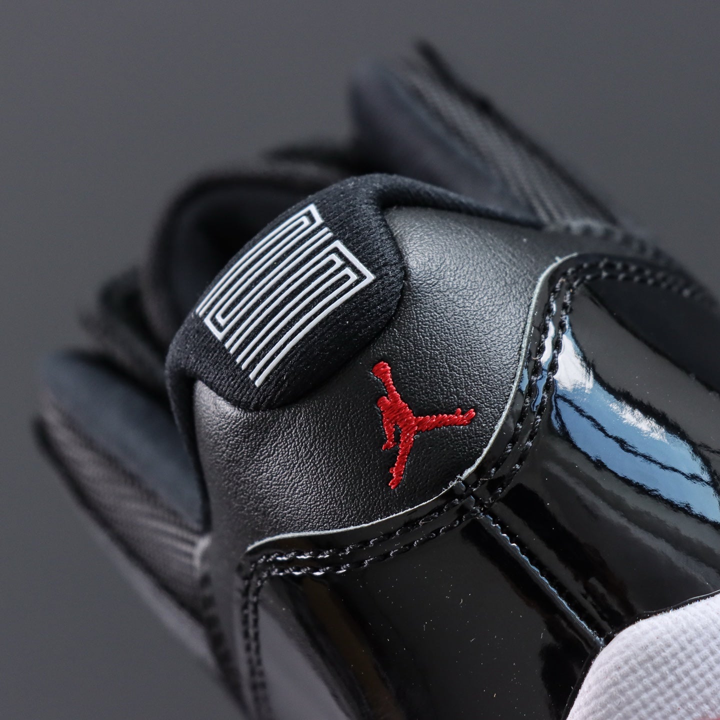 Air Jordan 11 Low "Bred"