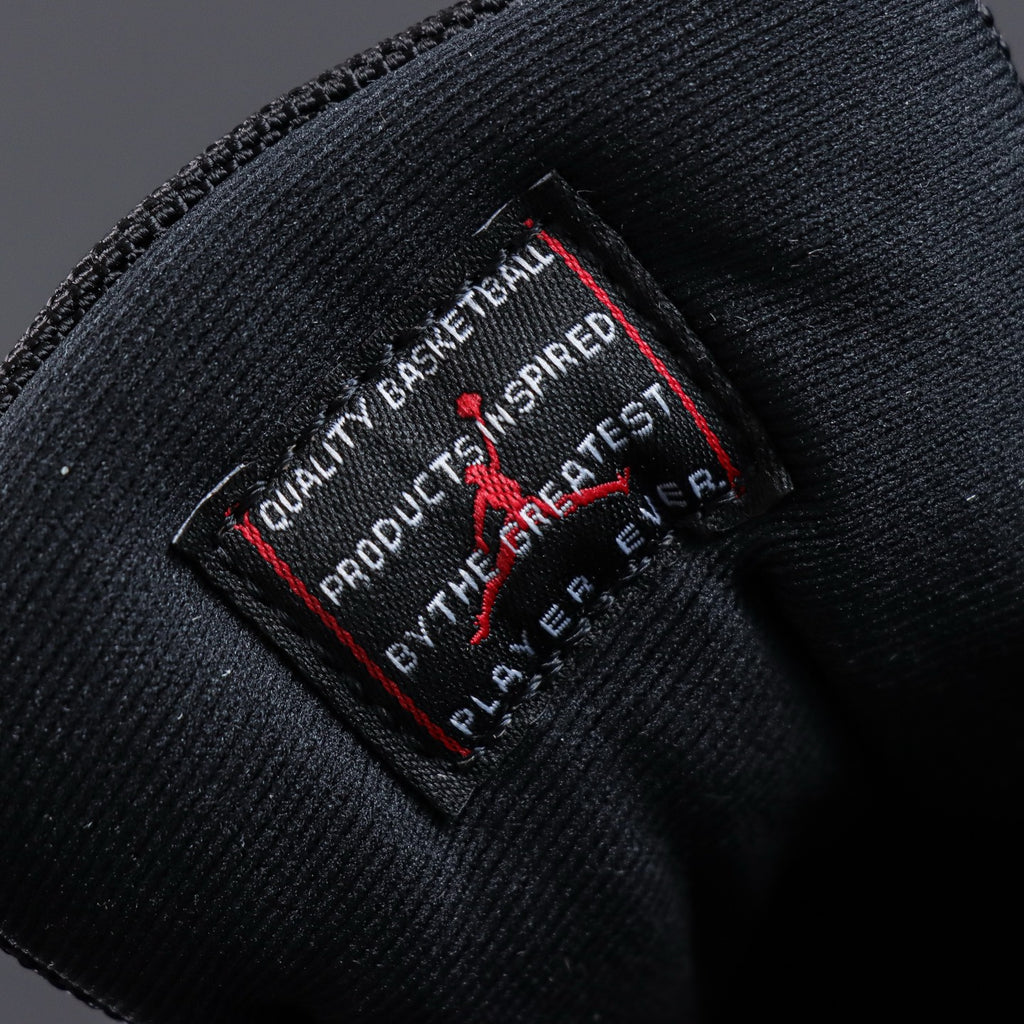 Air Jordan 11 Low "Bred"