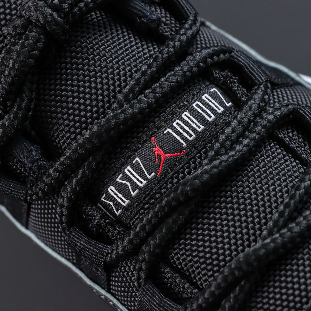 Air Jordan 11 Low "Bred"
