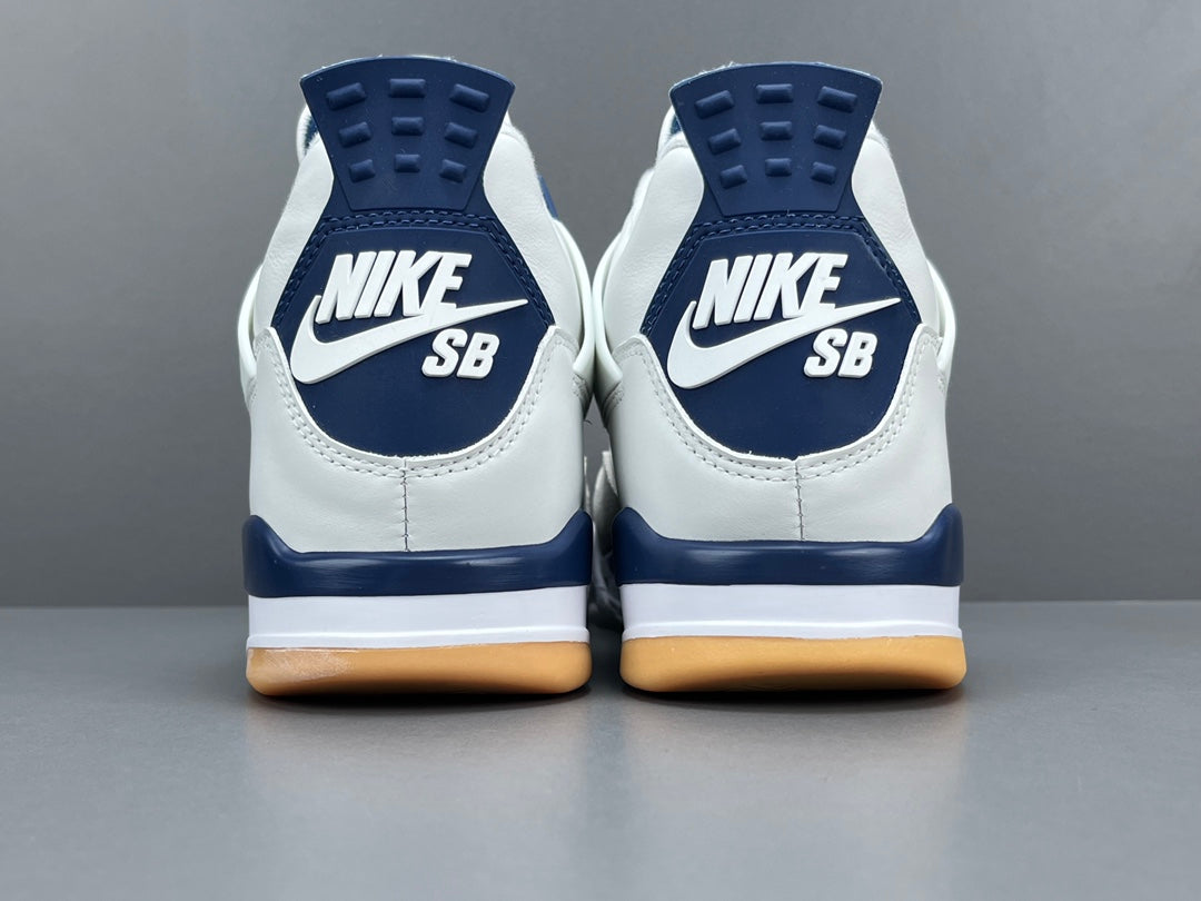 Nike SB x Jordan Air Jordan 4 "Sapphire"