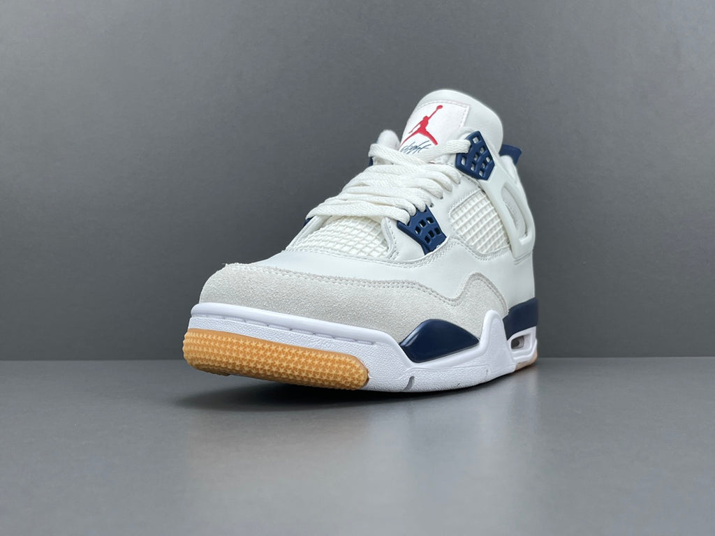 Nike SB x Jordan Air Jordan 4 "Sapphire"