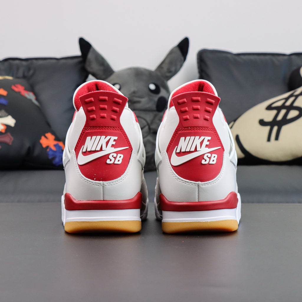 Nike SB x Air Jordan 4 "Varsity Red"