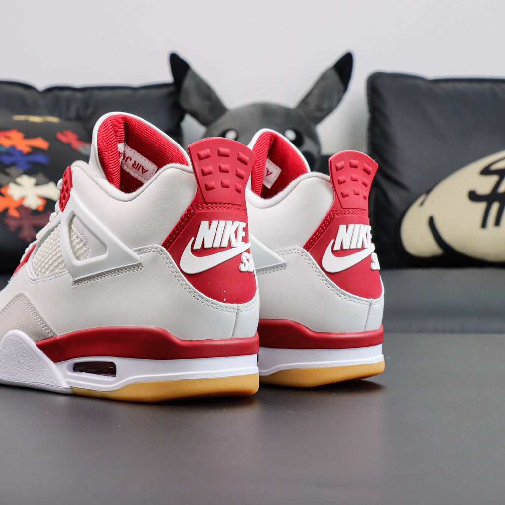 Nike SB x Air Jordan 4 "Varsity Red"