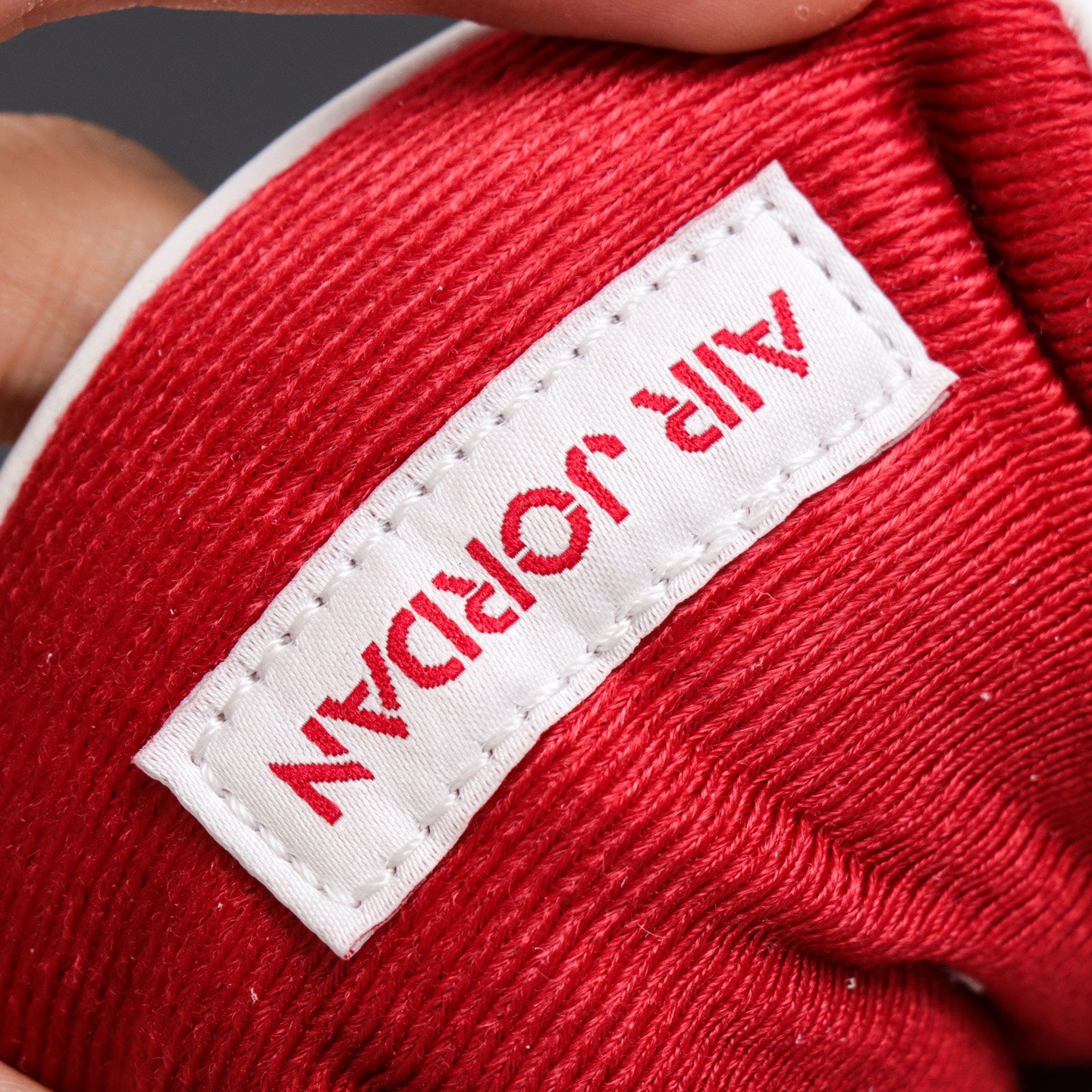 Nike SB x Air Jordan 4 "Varsity Red"