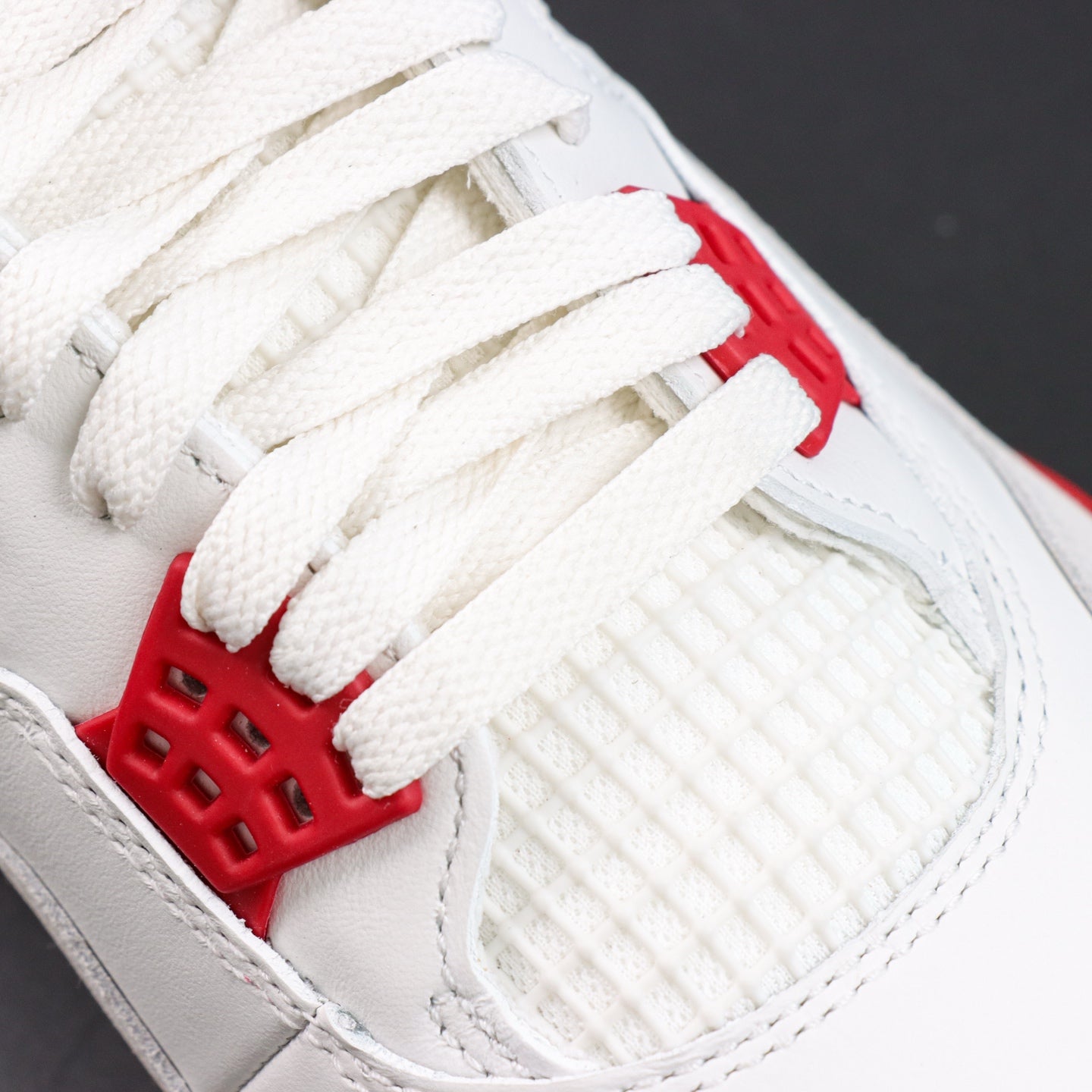 Nike SB x Air Jordan 4 "Varsity Red"