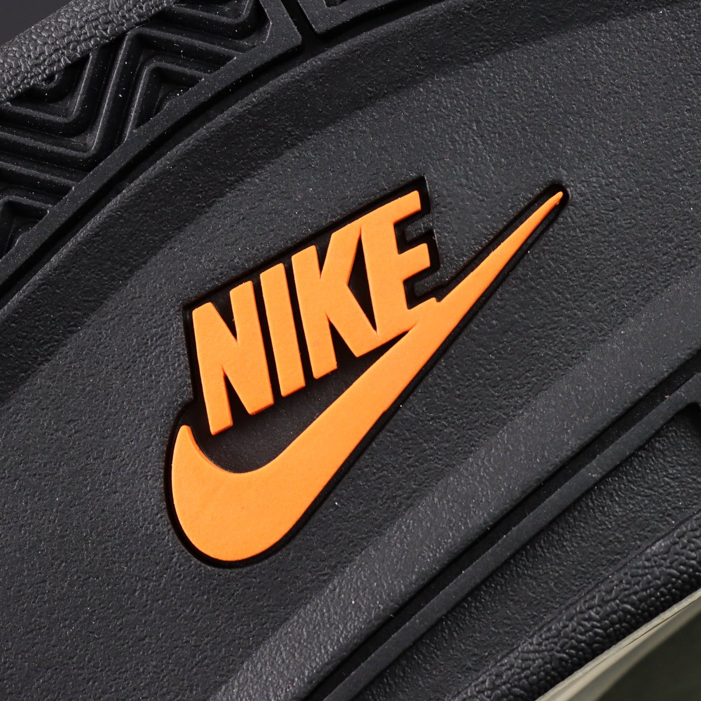 UNDEFEATED x Jordan Air Jordan 4