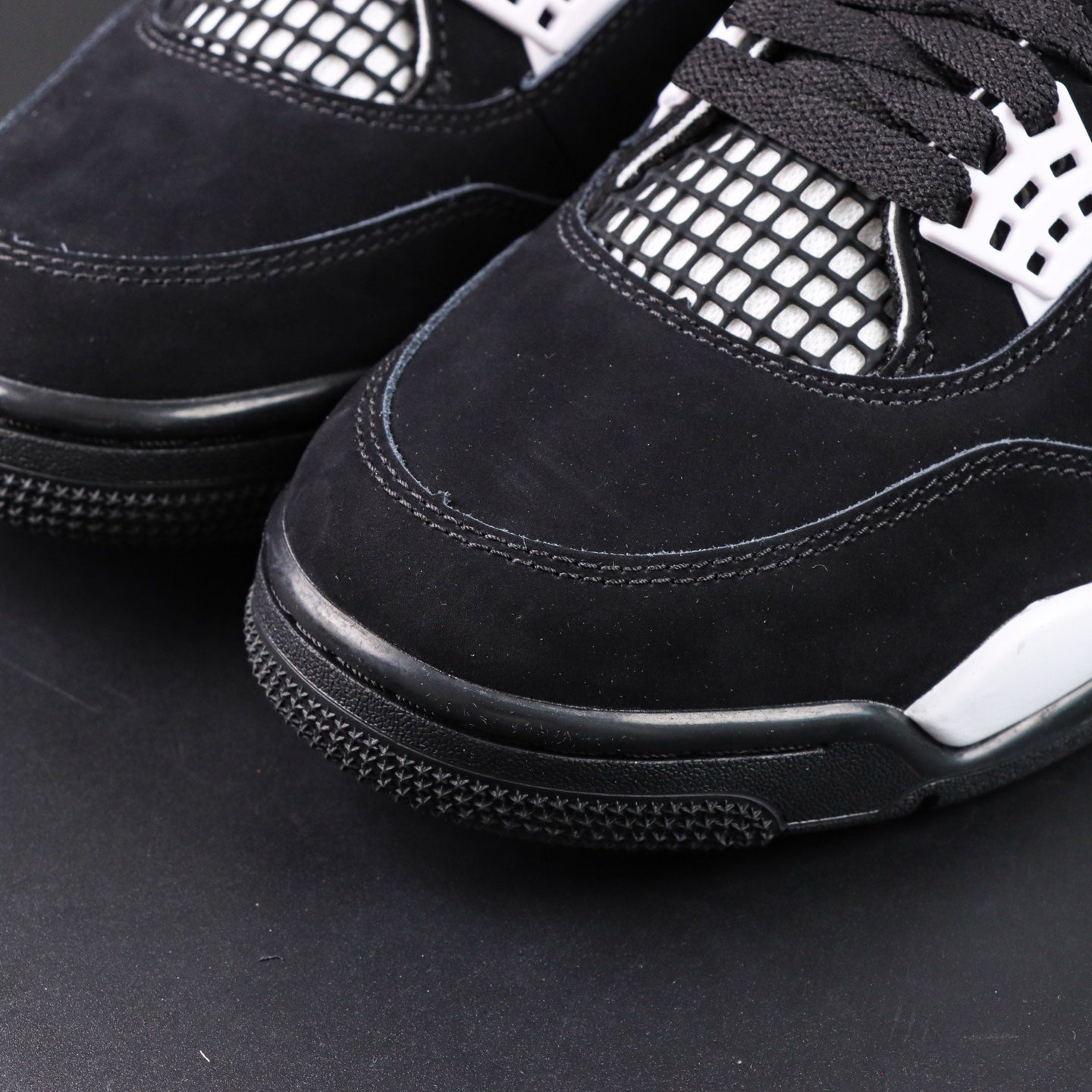 Air Jordan 4 Retro "White Thunder"