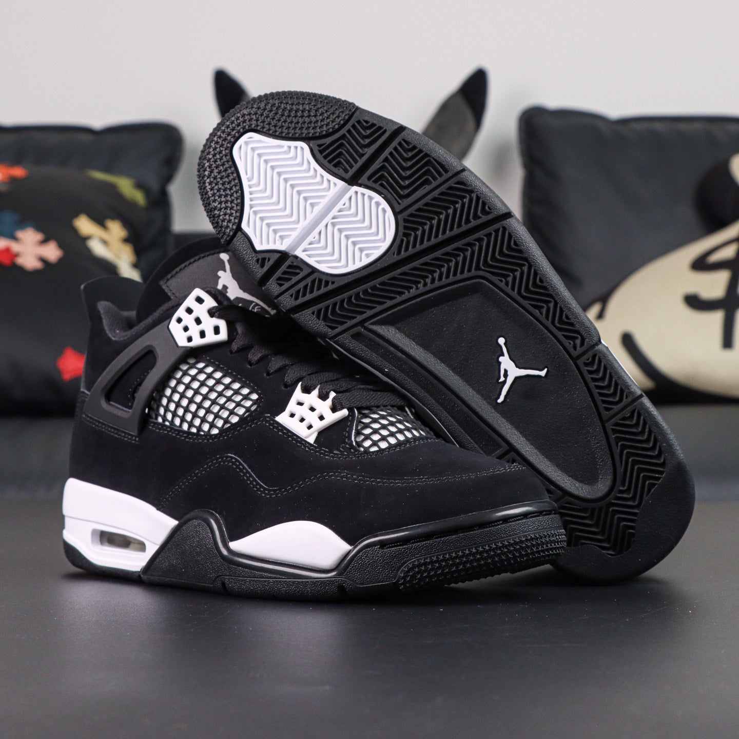 Air Jordan 4 Retro "White Thunder"