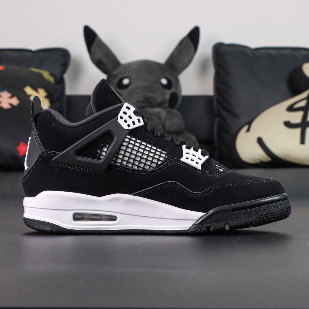 Air Jordan 4 Retro "White Thunder"