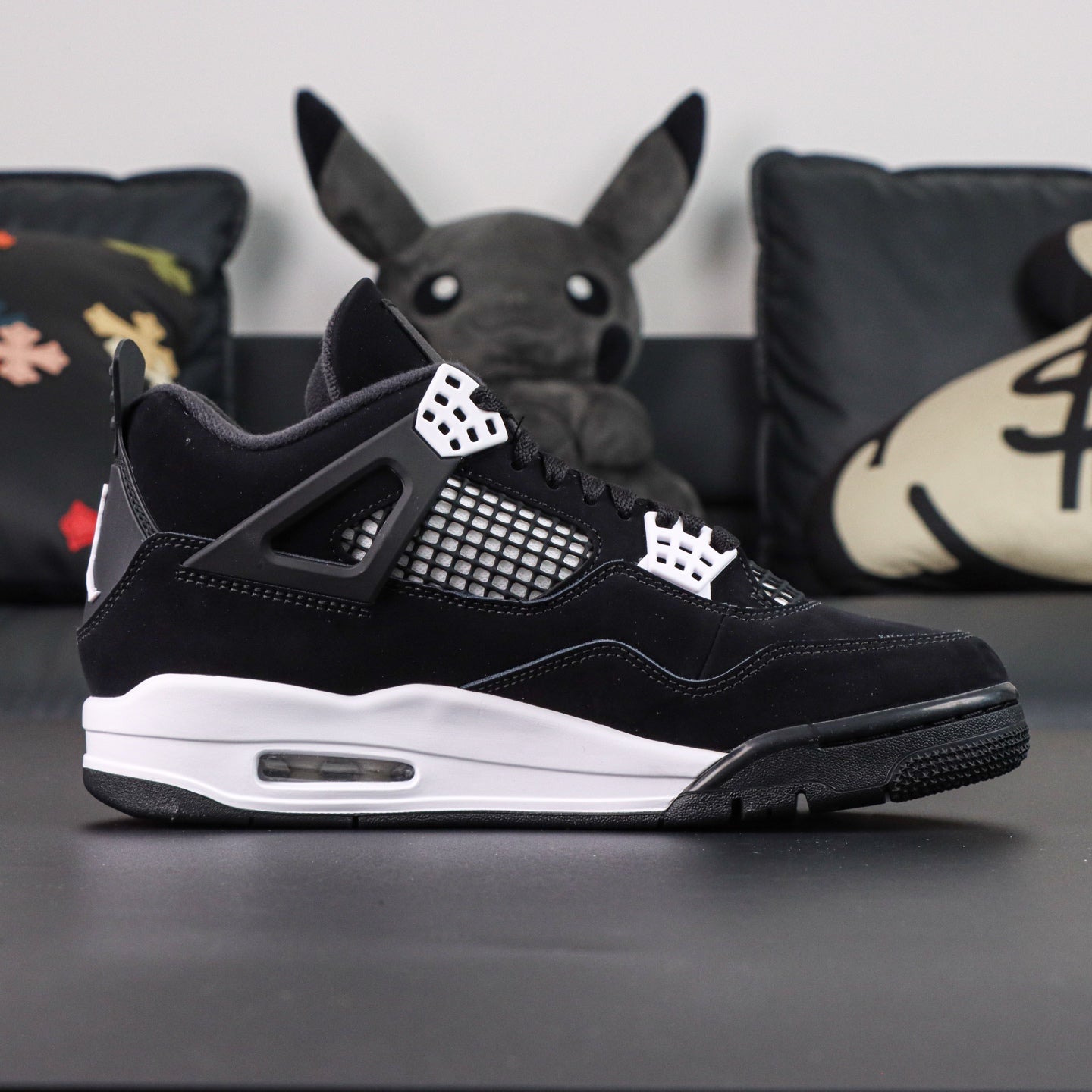 Air Jordan 4 Retro "White Thunder"