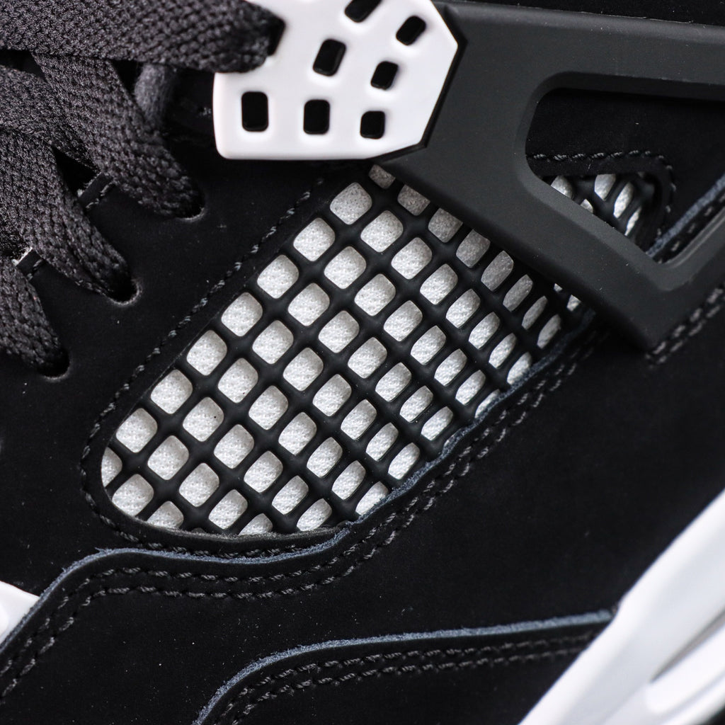 Air Jordan 4 Retro "White Thunder"