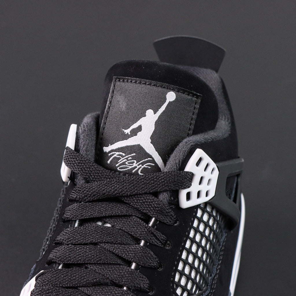 Air Jordan 4 Retro "White Thunder"