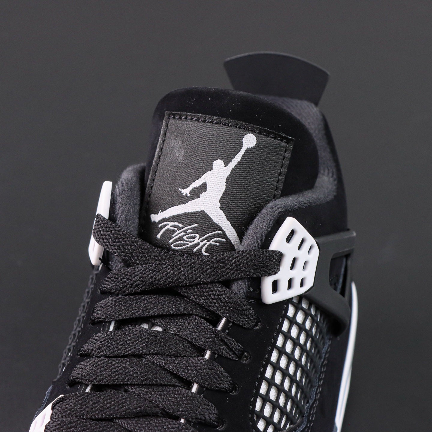 Air Jordan 4 Retro "White Thunder"