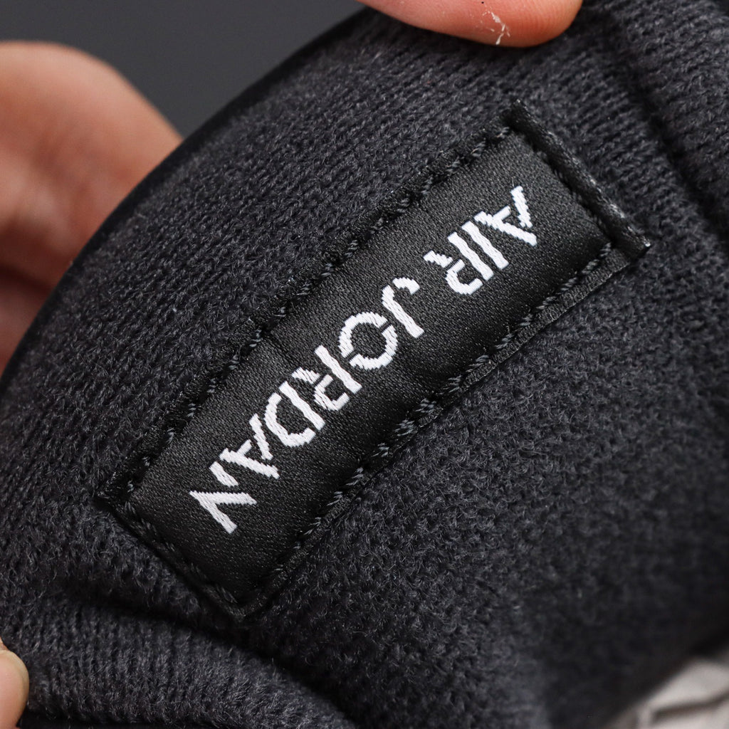 Air Jordan 4 Retro "White Thunder"