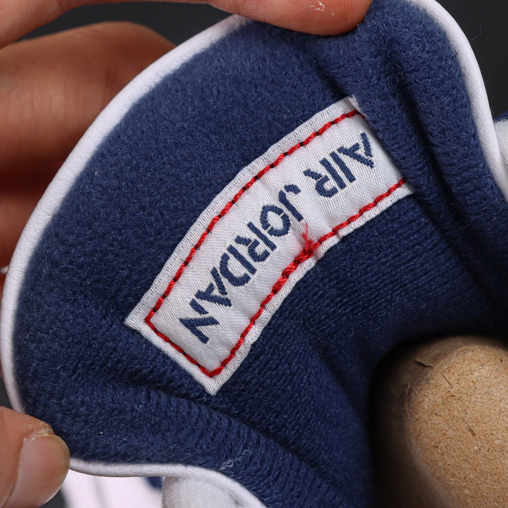 Air Jordan 4 Retro "Midnight Navy"